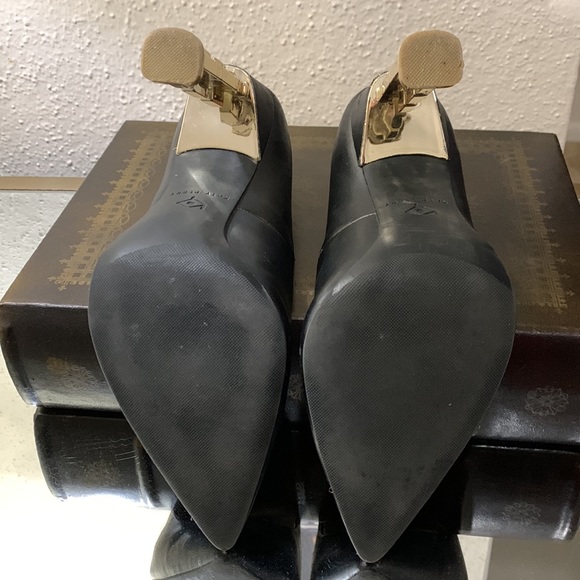 Katy Perry “Suzzie” Chain Heel Pump - Black - Size 8.5 - Picture 4 of 6